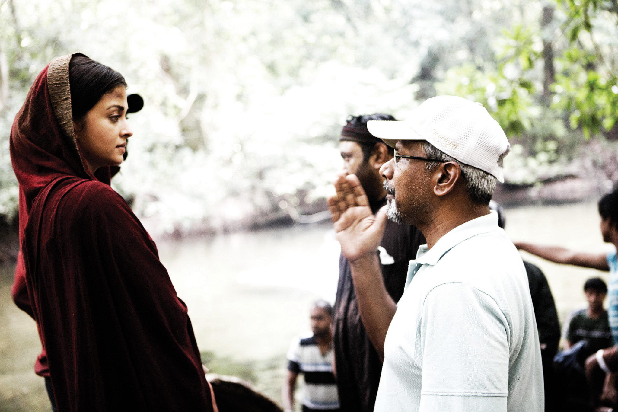 Still of Aishwarya Rai Bachchan and Mani Ratnam in Raavan (2010)