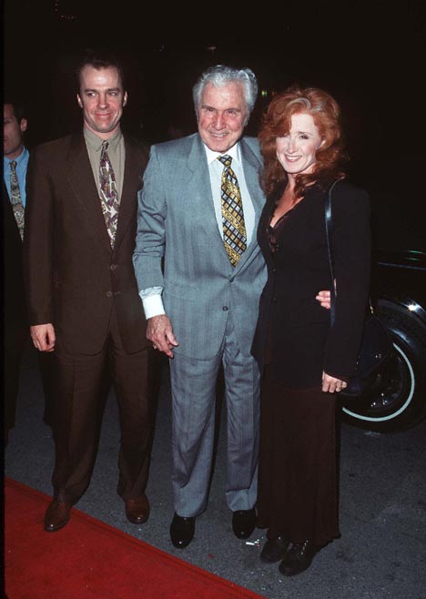 Michael O'Keefe, Bonnie Raitt and John Raitt at event of Ghosts of Mississippi (1996)