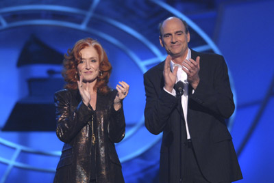 Bonnie Raitt and James Taylor at event of The 48th Annual Grammy Awards (2006)