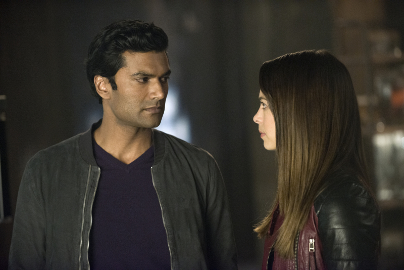 Still of Kristin Kreuk and Sendhil Ramamurthy in Beauty and the Beast (2012)