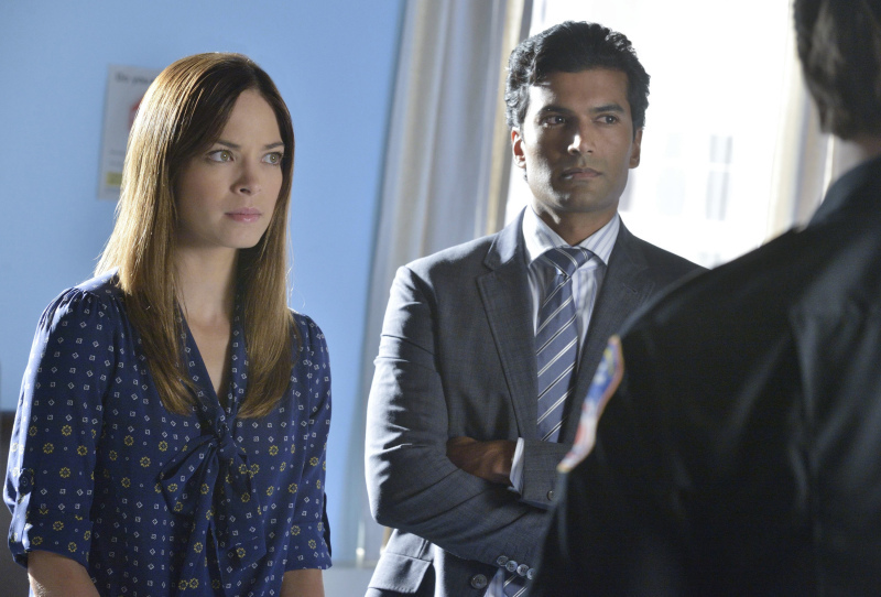 Still of Kristin Kreuk and Sendhil Ramamurthy in Beauty and the Beast (2012)