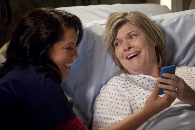 Still of Debra Monk and Sara Ramirez in Grei anatomija (2005)