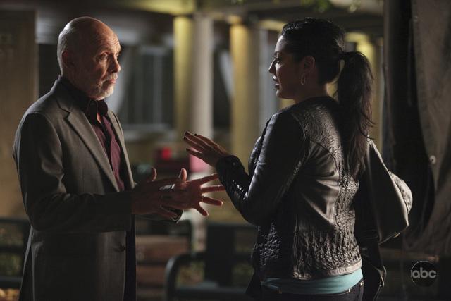 Still of Hector Elizondo and Sara Ramirez in Grei anatomija (2005)