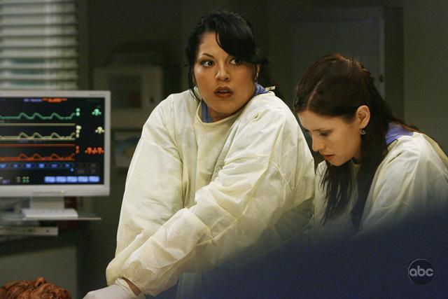 Still of Chyler Leigh and Sara Ramirez in Grei anatomija (2005)