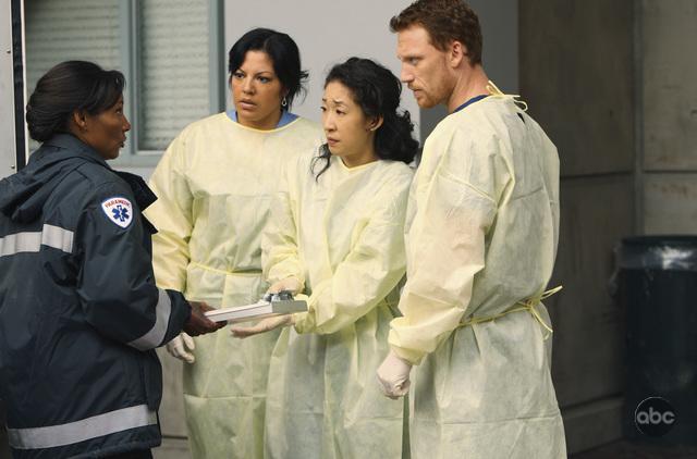 Still of Kevin McKidd, Sandra Oh and Sara Ramirez in Grei anatomija (2005)