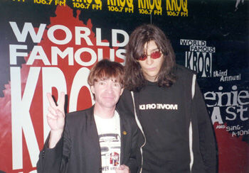 Still of Rodney Bingenheimer and Joey Ramone in Mayor of the Sunset Strip (2003)