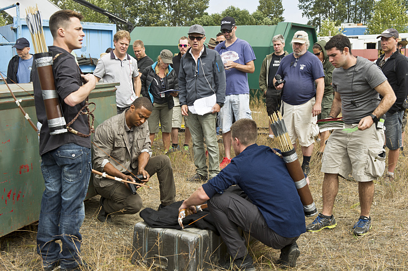 Still of David Ramsey, Stephen Surjik, Stephen Amell and Colton Haynes in Strele (2012)