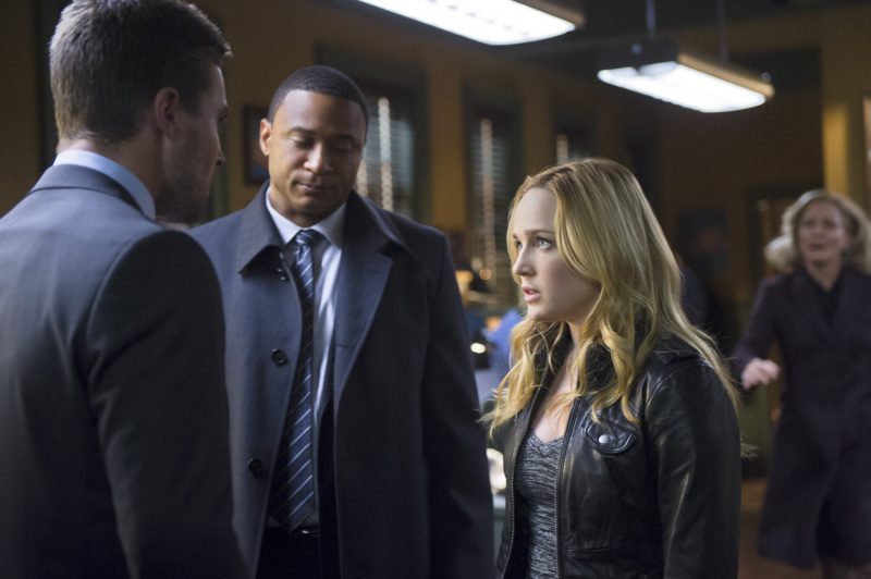 Still of David Ramsey, Susanna Thompson, Stephen Amell and Caity Lotz in Strele (2012)