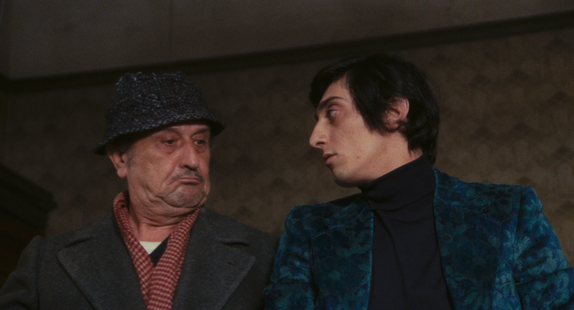 Still of Flavio Bucci and Salvo Randone in La proprietà non è più un furto (1973)
