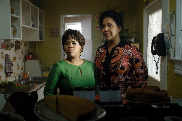 Still of Phylicia Rashad and Chandra Wilson in Frankie & Alice (2010)