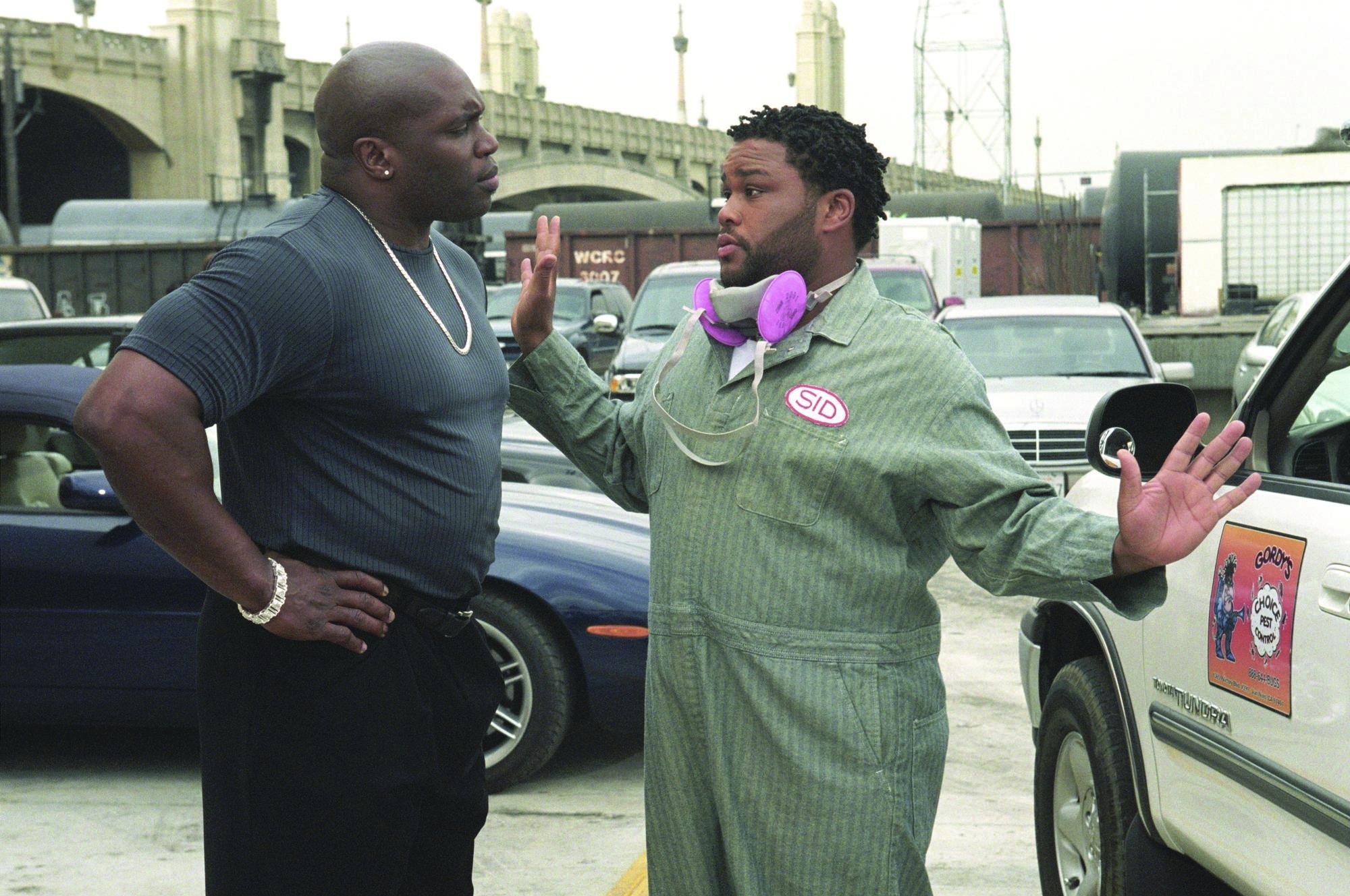 Still of Anthony Anderson and Lester Speight in Cradle 2 the Grave (2003)