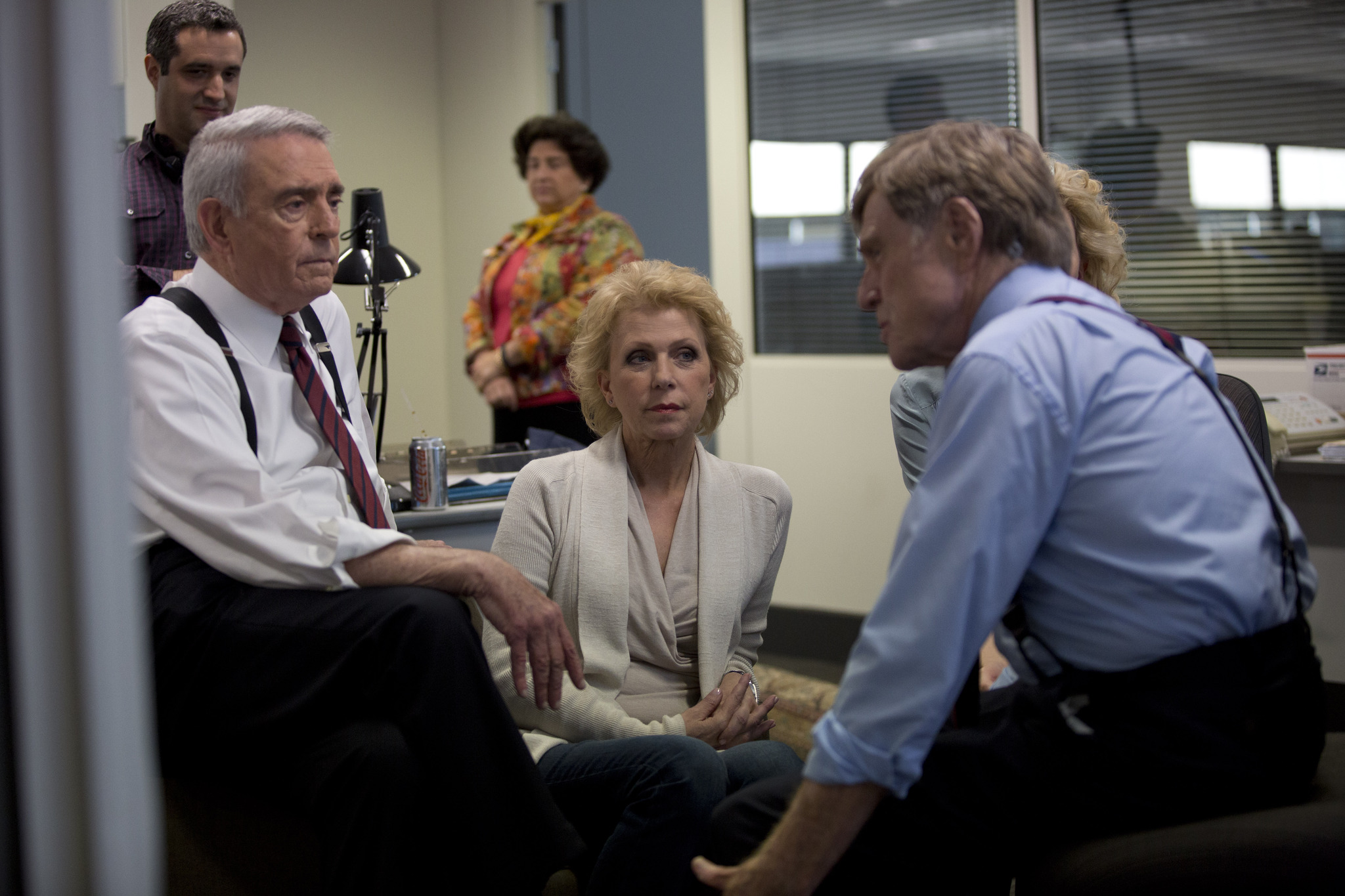 Still of Robert Redford, Dan Rather and Mary Mapes in Truth (2015)