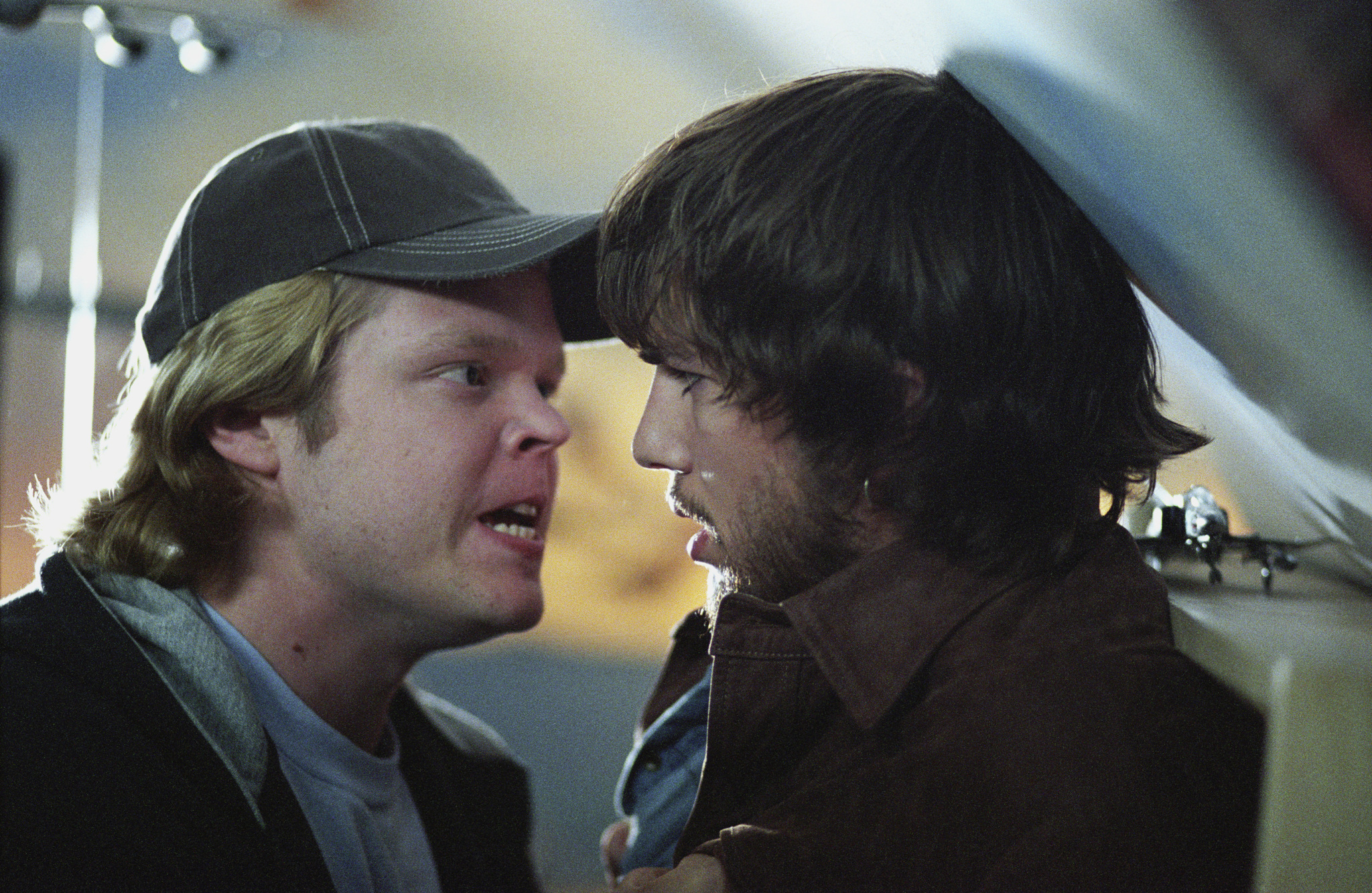 Still of Ashton Kutcher and Elden Henson in The Butterfly Effect (2004)