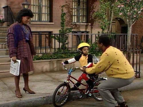 Still of Bill Cosby, Phylicia Rashad and Raven-Symoné in The Cosby Show (1984)
