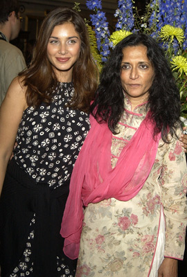 Deepa Mehta and Lisa Ray at event of Bollywood/Hollywood (2002)