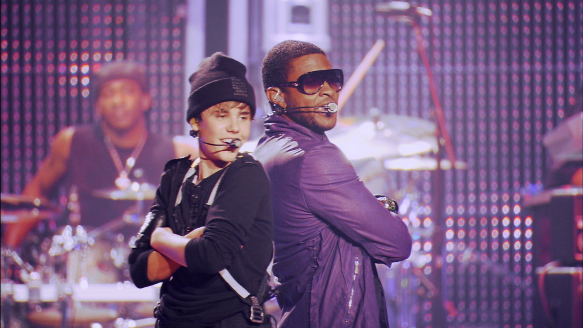 Still of Usher Raymond and Justin Bieber in Justin'as Bieber'is: niekada nesakyk niekada (2011)
