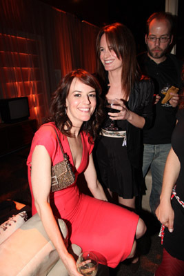 Elizabeth Reaser and Rosemarie DeWitt at event of United States of Tara (2009)