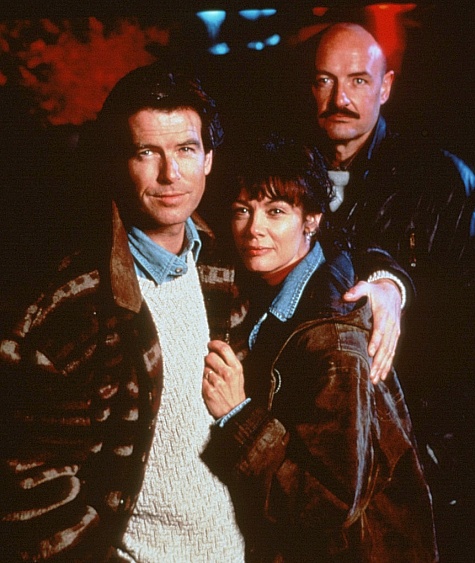 Still of Pierce Brosnan and Shanna Reed in Don't Talk to Strangers (1994)