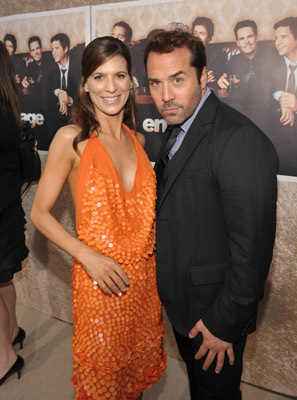 Jeremy Piven and Perrey Reeves at event of Entourage (2004)