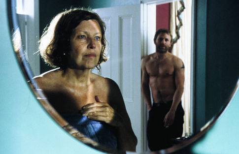 Still of Daniel Craig and Anne Reid in The Mother (2003)