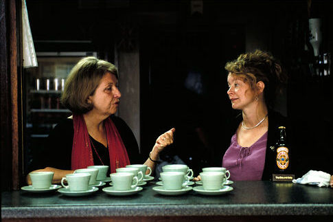 Still of Cathryn Bradshaw and Anne Reid in The Mother (2003)