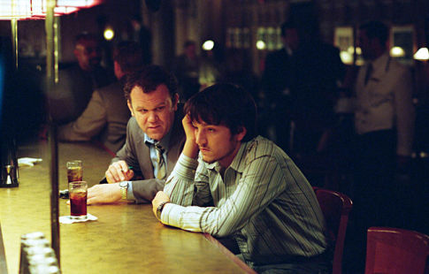 Still of John C. Reilly and Diego Luna in Criminal (2004)