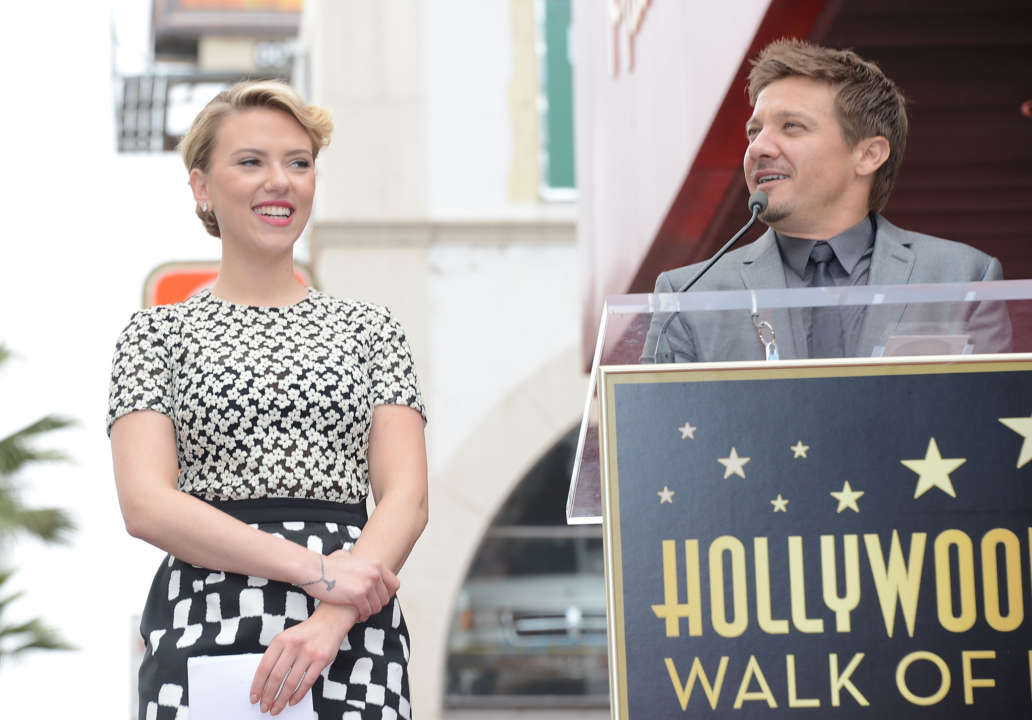 Scarlett Johansson and Jeremy Renner