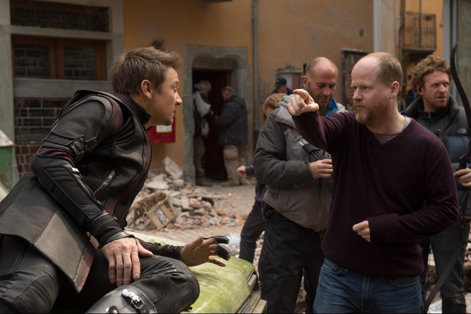 Jeremy Renner and Joss Whedon in Kersytojai 2 (2015)