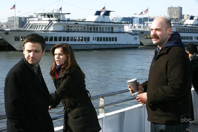 Still of Jeremy Renner, Amber Tamblyn and Corey Stoll in The Unusuals (2009)