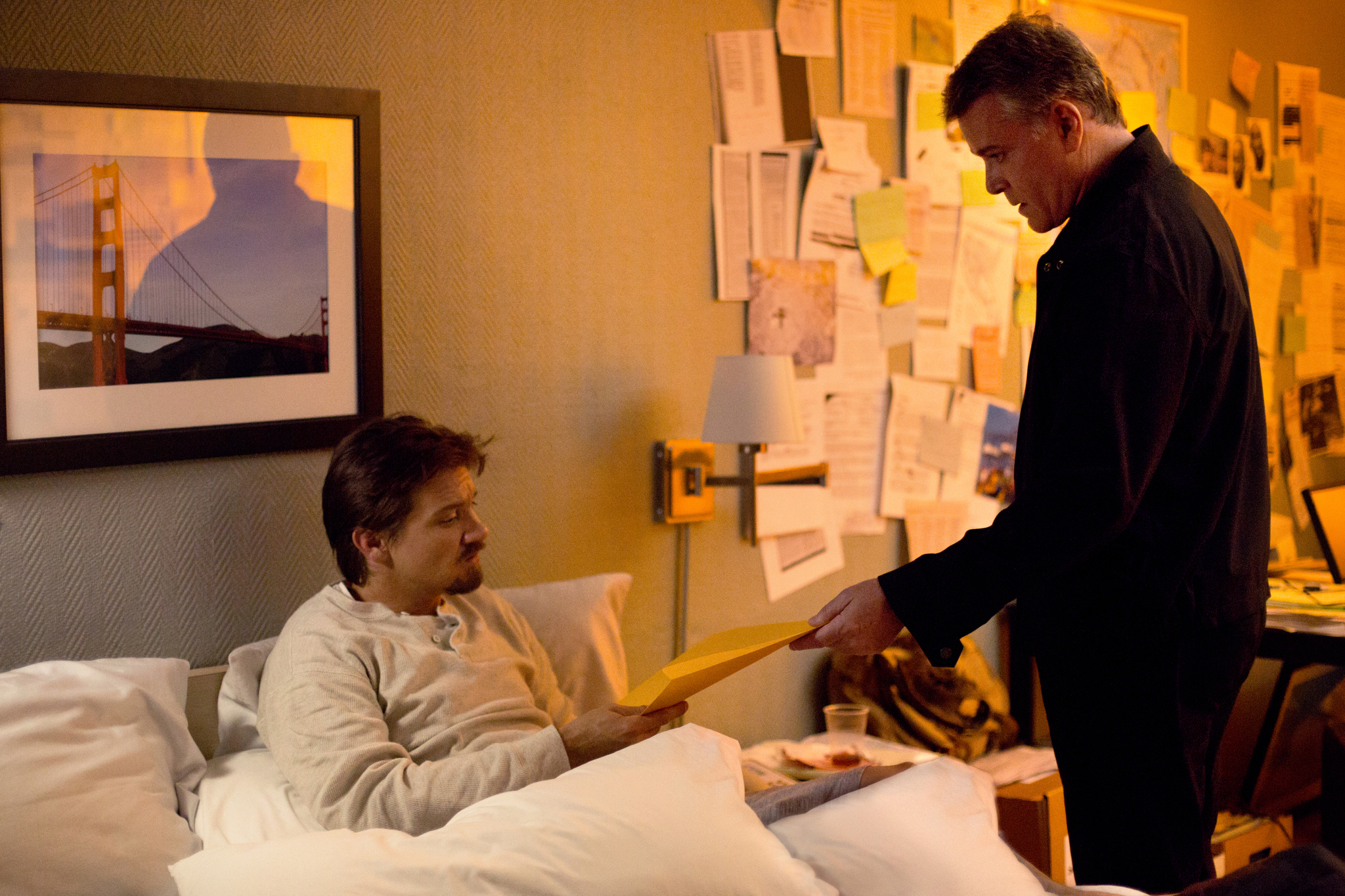 Still of Ray Liotta and Jeremy Renner in Kill the Messenger (2014)