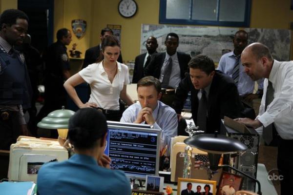 Still of Terry Kinney, Jeremy Renner, Amber Tamblyn and Joshua Close in The Unusuals (2009)
