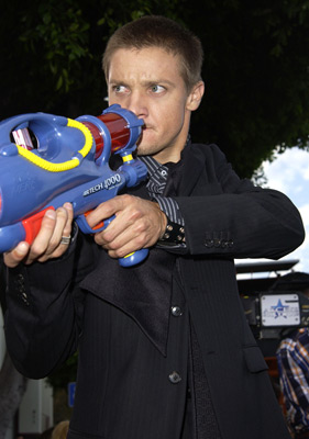 Jeremy Renner at event of S.W.A.T. (2003)