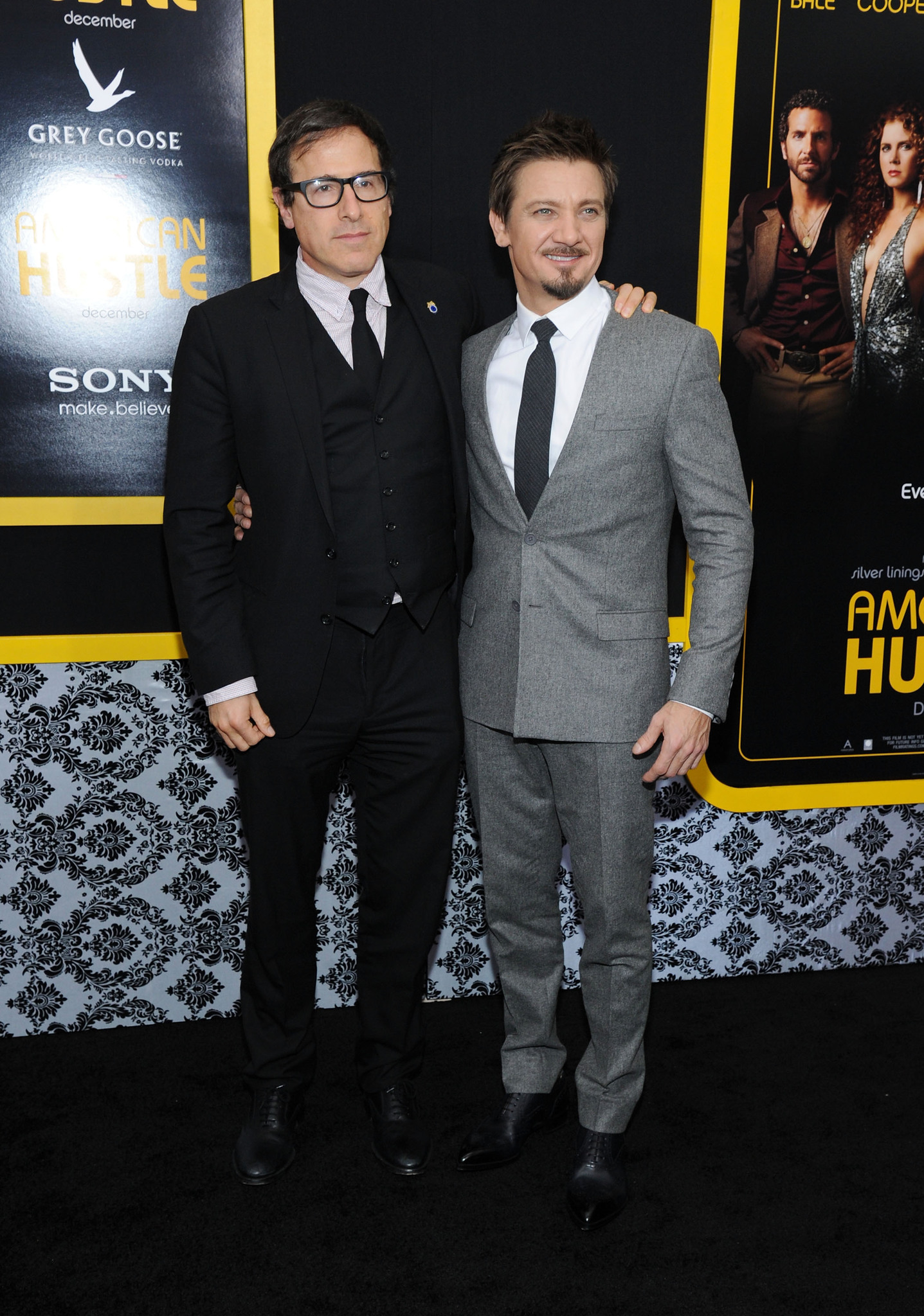 Jeremy Renner and David O. Russell at event of Amerikietiska afera (2013)