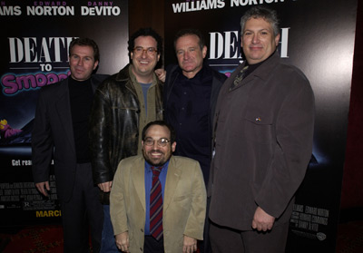 Robin Williams, Harvey Fierstein, Andrew Lazar, Adam Resnick and Danny Woodburn at event of Death to Smoochy (2002)
