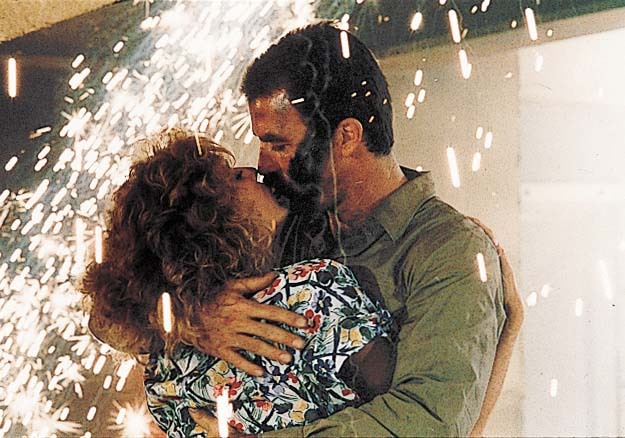 Still of Tom Selleck and Cynthia Rhodes in Runaway (1984)