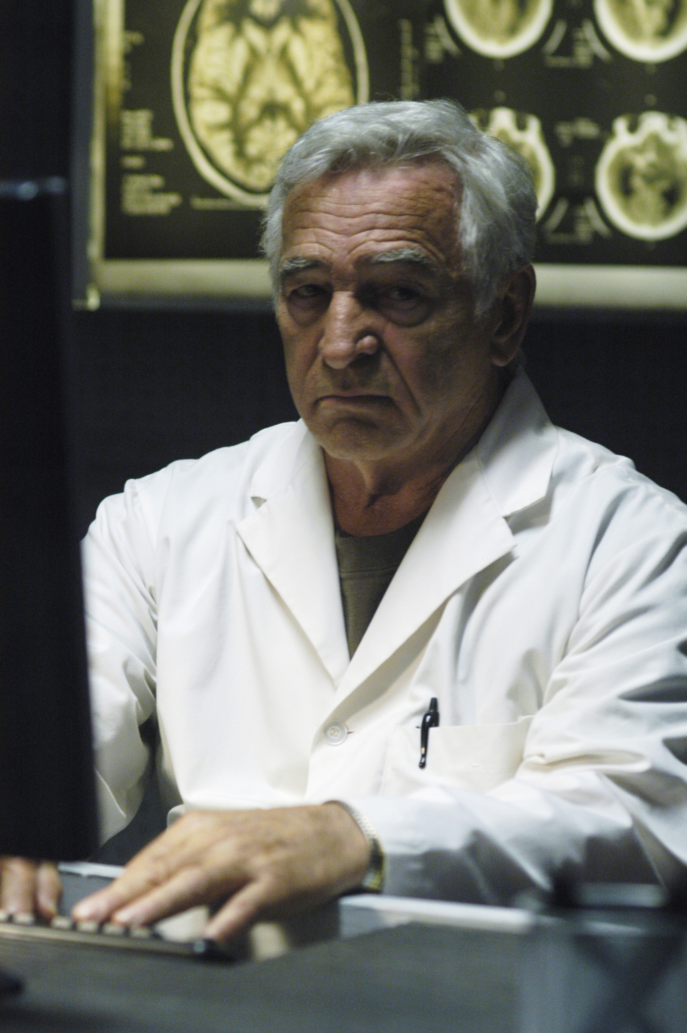 Still of Donnelly Rhodes in Battlestar Galactica (2004)