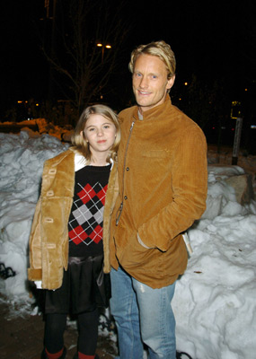 Kevin Rice and Hannah Pilkes at event of The Woodsman (2004)