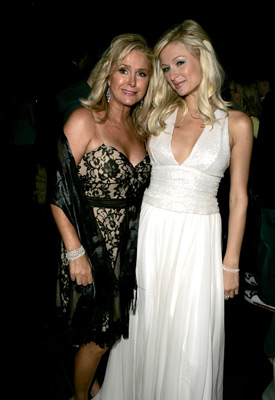 Paris Hilton and Kathy Hilton at event of Vasko namai (2005)