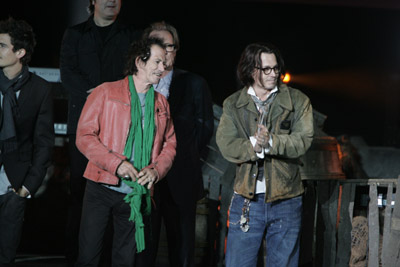 Johnny Depp and Keith Richards at event of Karibu piratai: pasaulio pakrasty (2007)