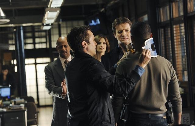 Still of Jon Huertas, Victor Webster, Seamus Dever, Nathan Fillion, Eden Riegel, Stana Katic and Ken Baumann in Kastlas (2009)