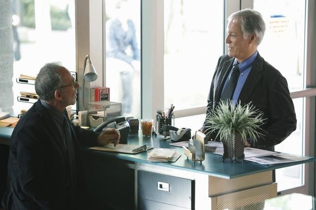 Still of Richard Chamberlain and Ron Rifkin in Brothers & Sisters (2006)