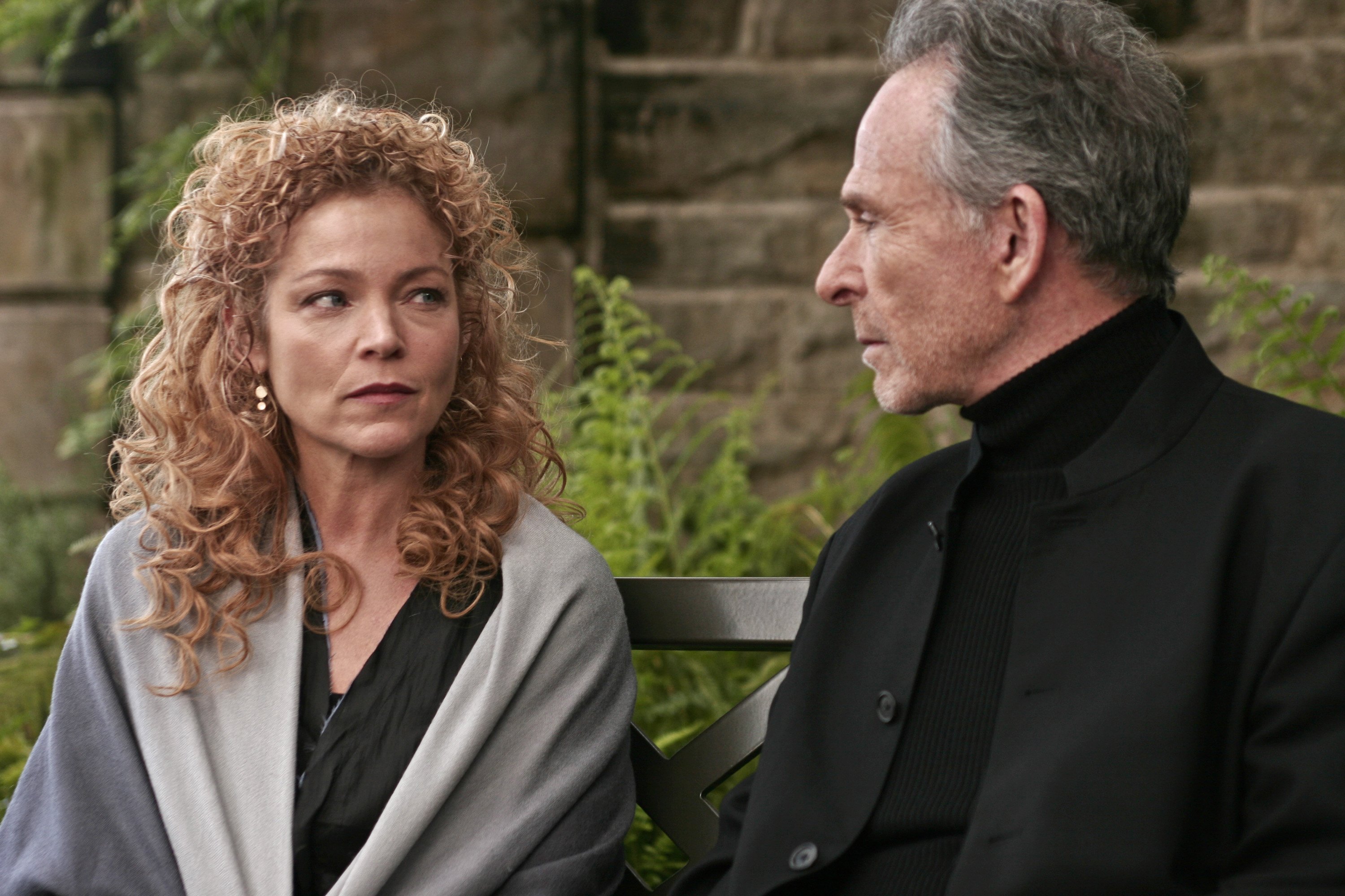 Still of Amy Irving and Ron Rifkin in Alias (2001)