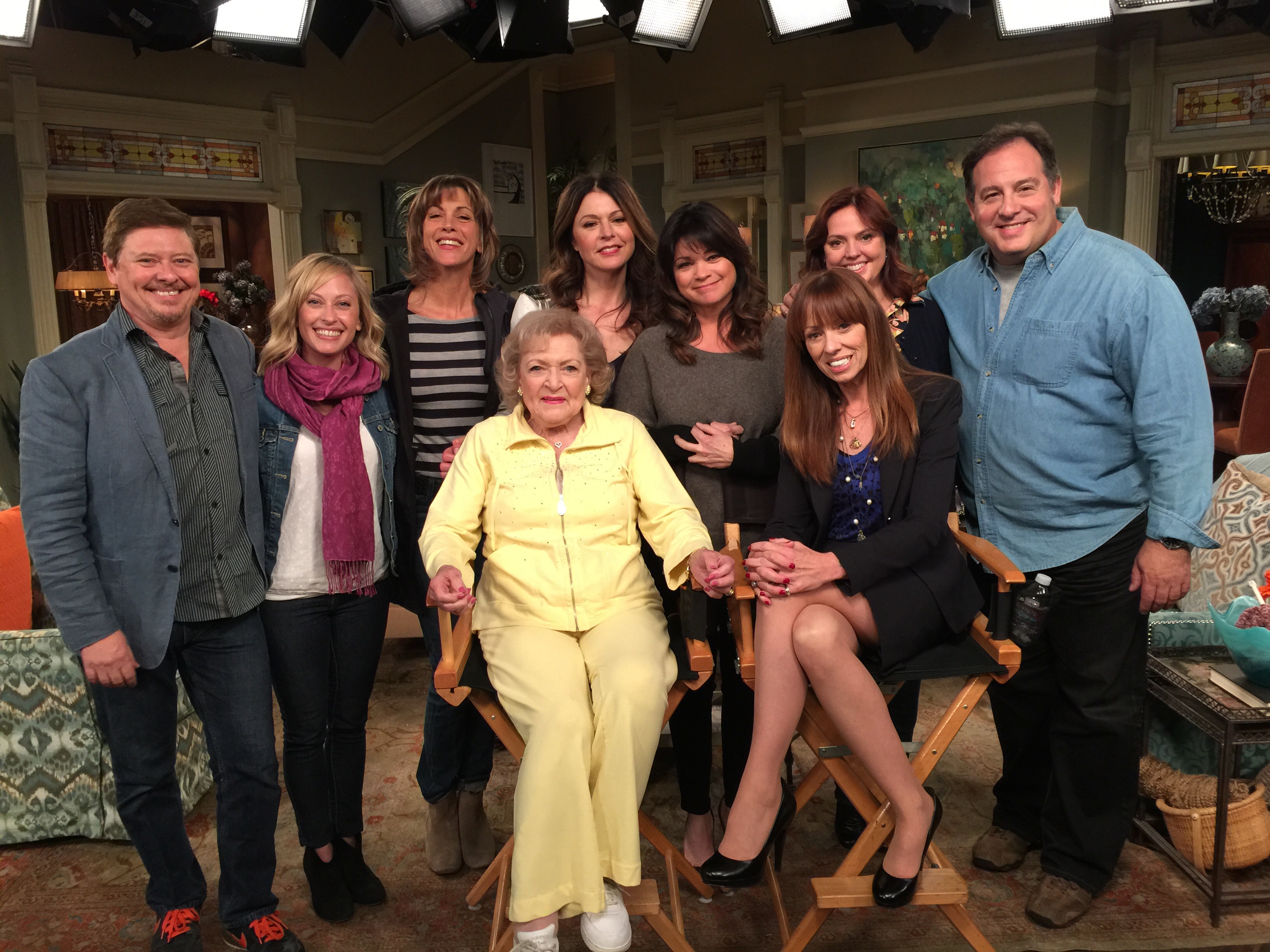 With the cast of Hot In Cleveland. Roger Rignack as Pete.