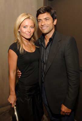 Mark Consuelos and Kelly Ripa at event of Living with Fran (2005)