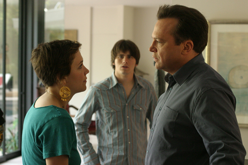 Still of Tom Arnold, Maggie Gyllenhaal and Jason Ritter in Happy Endings (2005)