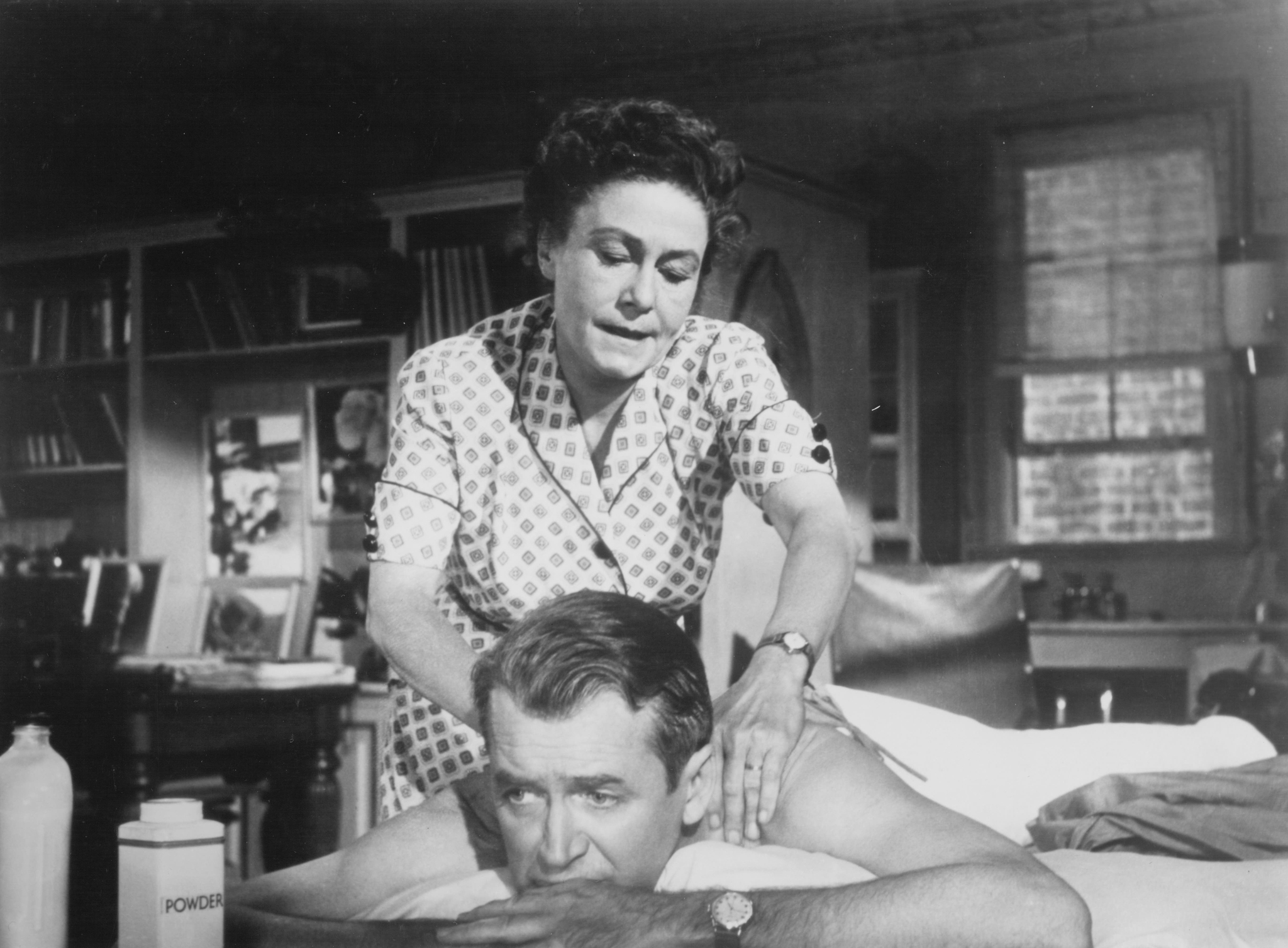 Still of James Stewart and Thelma Ritter in Langas i kiema (1954)