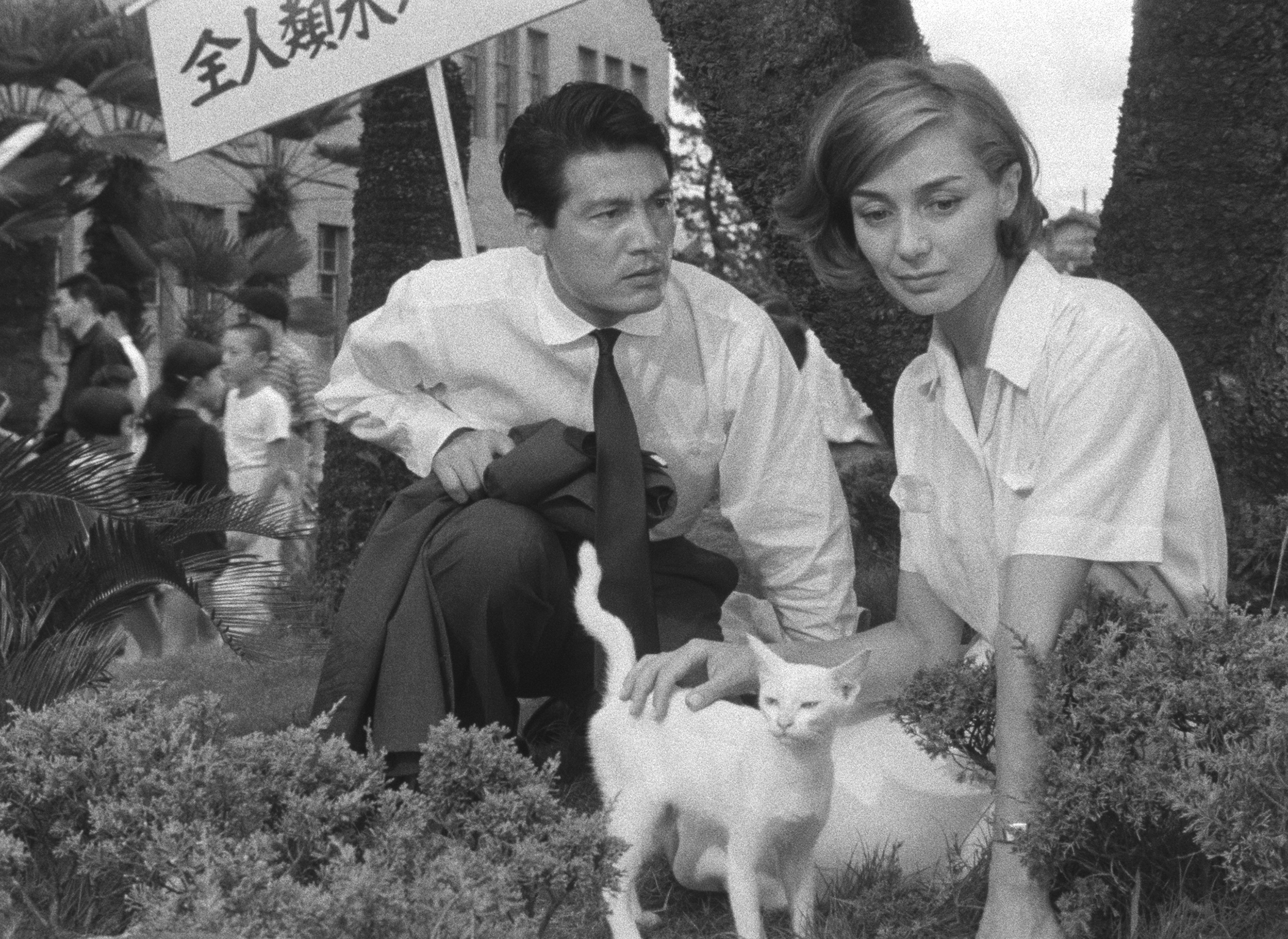 Still of Eiji Okada and Emmanuelle Riva in Hiroshima mon amour (1959)