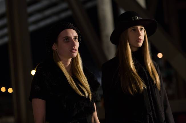 Still of Emma Roberts and Taissa Farmiga in Amerikietiska siaubo istorija (2011)