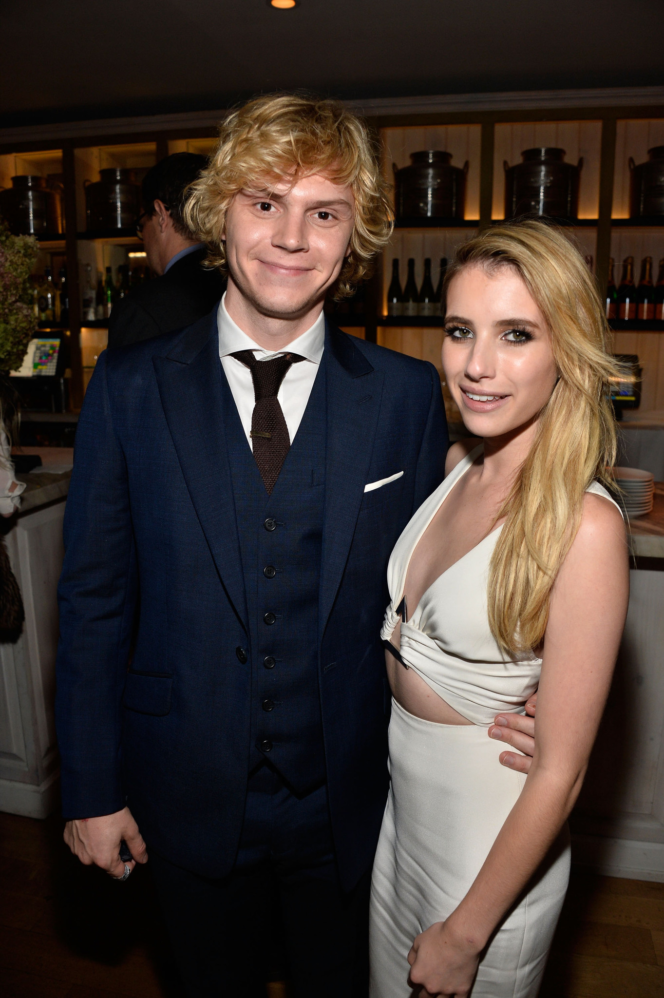 Emma Roberts and Evan Peters at event of Amerikietiska siaubo istorija (2011)