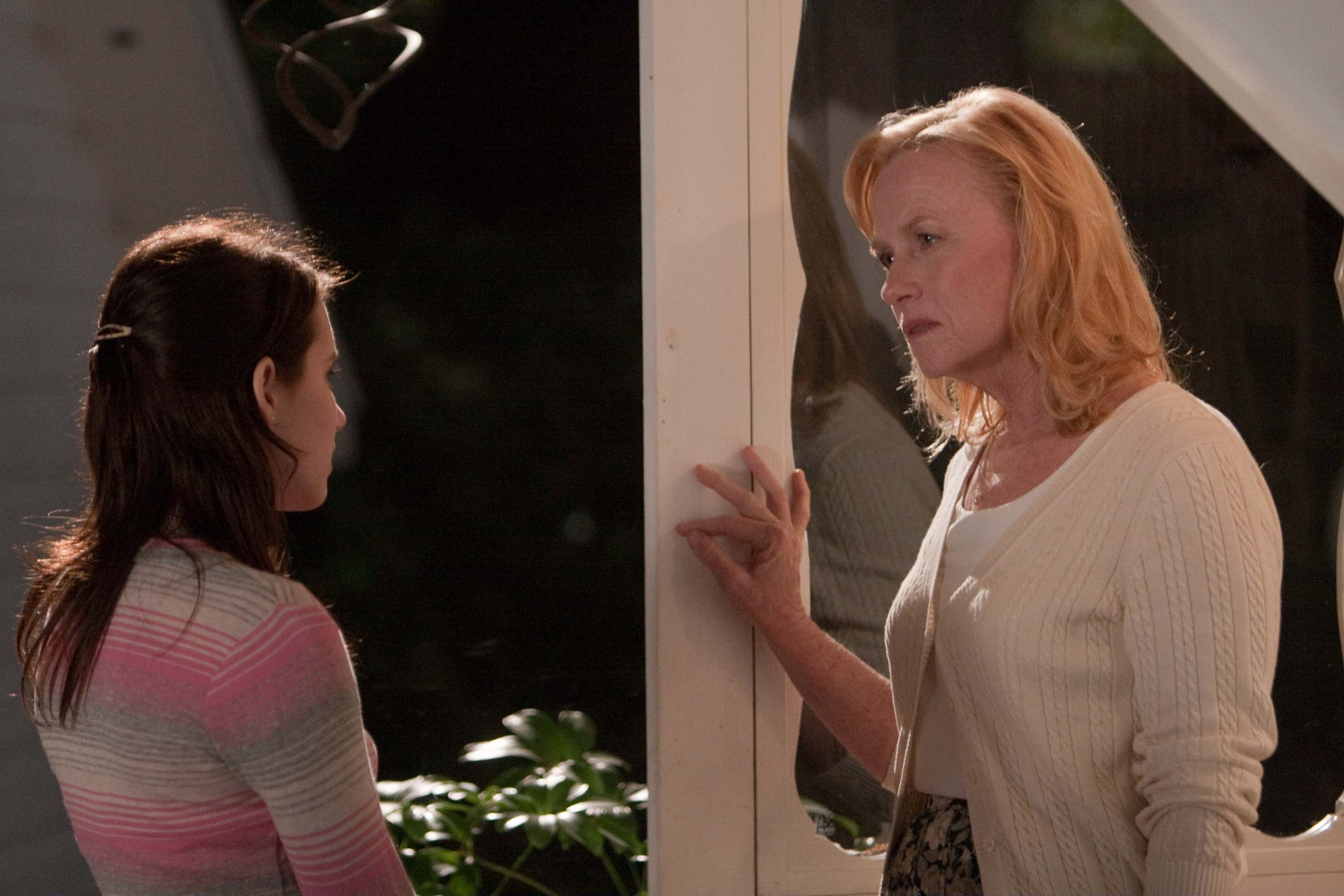 Still of Amy Madigan and Emma Roberts in Virginia (2010)